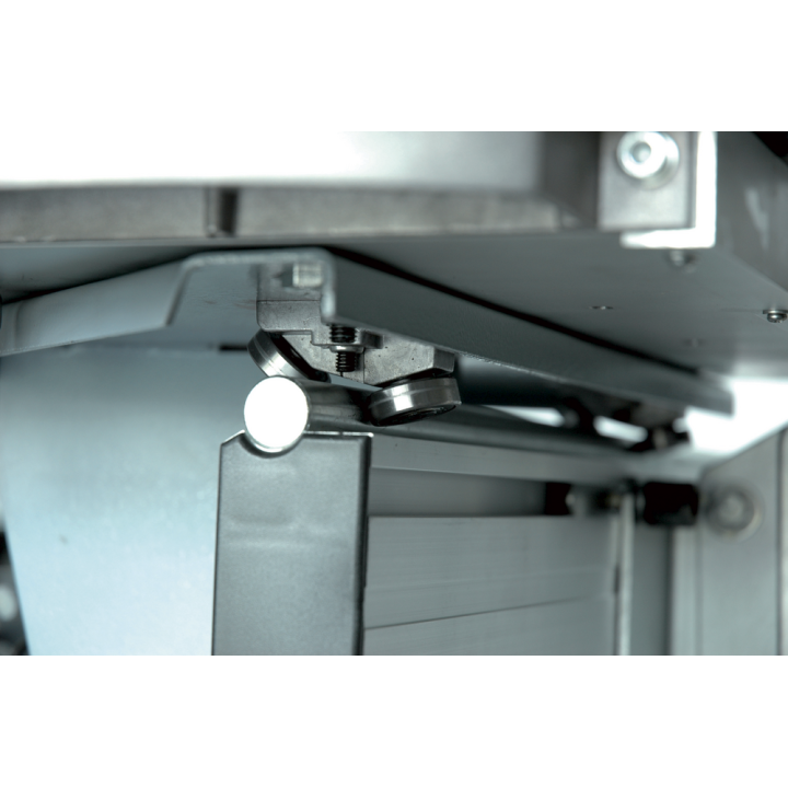 Freesbank in spindel van 30 mm met slede 30 mm