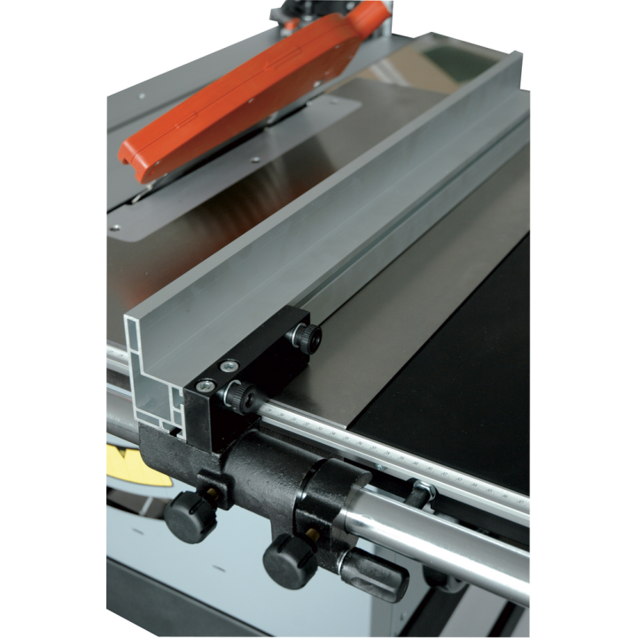 Table saw with carriage flush with the blade 255 mm