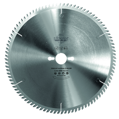 Cutting blade for plastic materials